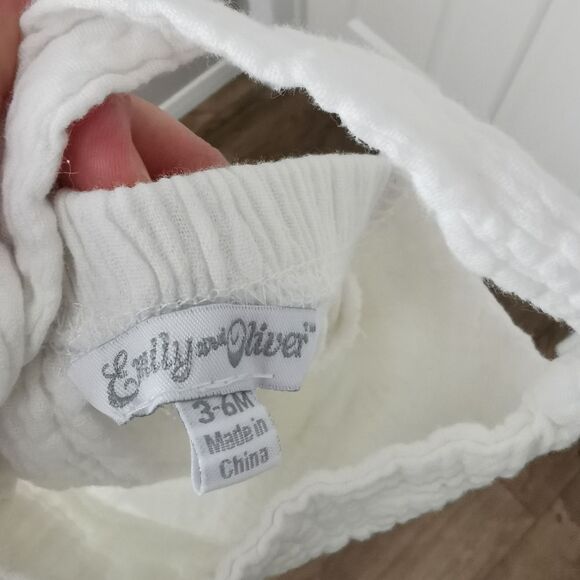 3/$15 Emily & Oliver cotton gauze romper - Picture 3 of 5